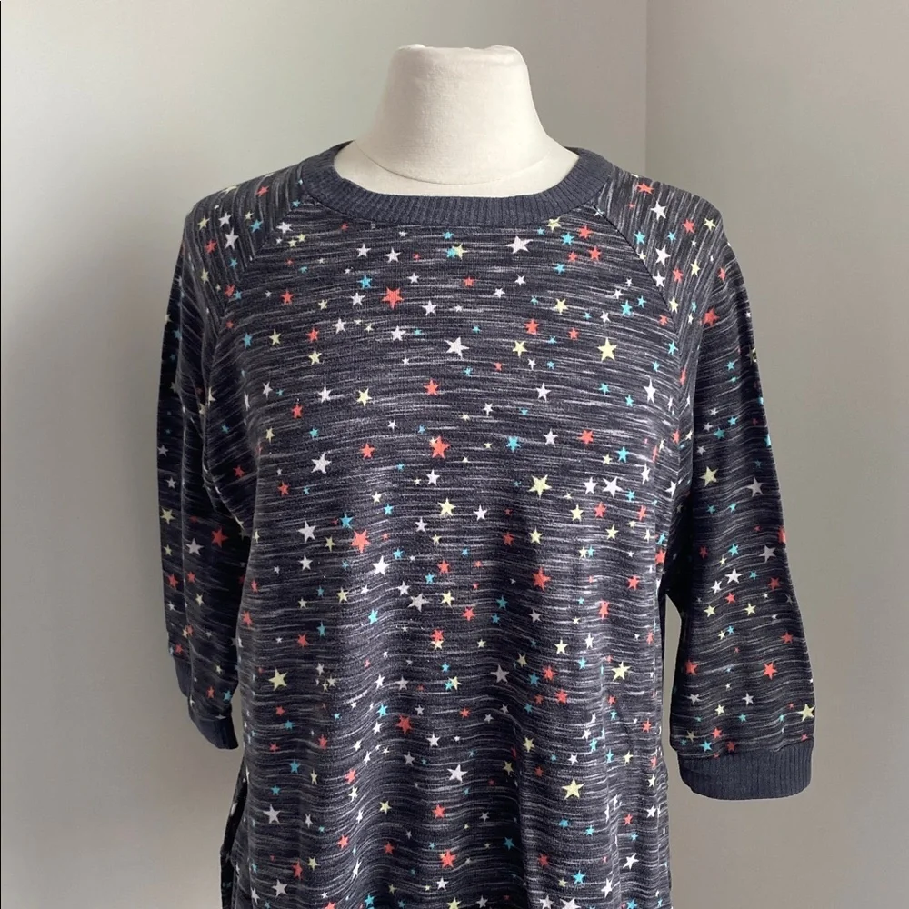 Secret Treasures Star Print Pajama Top Womens Sz Medium Grey